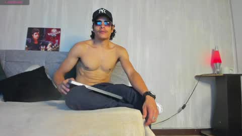 tommyhot7 online show from July 7, 9:08 pm