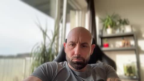 Thomas Fit online show from March 8, 3:16 pm