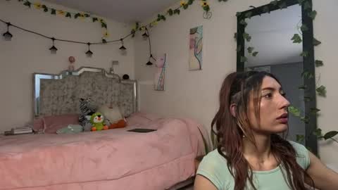 leyla  online show from January 17, 9:25 am