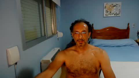 ton123456_ online show from July 8, 9:30 pm