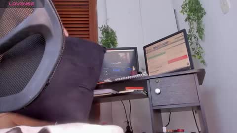 Snapshot of ton_amourrx chatting on February 21, 11:00 am lady blue online show from February 21, 11:00 am