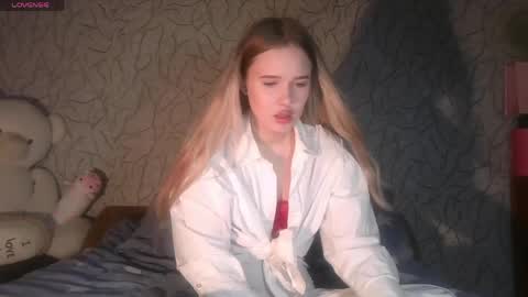Snapshot of toni_pittmann chatting on June 6, 3:17 pm toni_pittmann online show from June 6, 3:17 pm