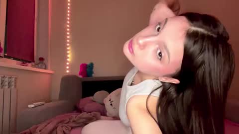 Nana and Sara online show from March 23, 2:54 pm