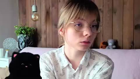 Melissa online show from June 10, 3:22 pm