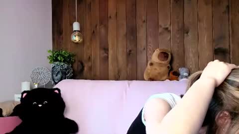 Melissa online show from June 12, 9:08 am