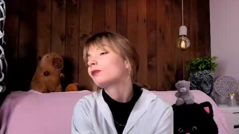 Melissa online show from June 14, 8:22 pm