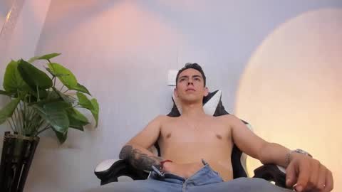 Snapshot of tonny_collins chatting on November 21, 9:02 pm tonny_collins online show from November 21, 9:02 pm