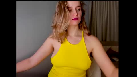 Snapshot of tony_and_alice chatting on January 2, 10:33 pm Tony and Alice online show from January 2, 10:33 pm