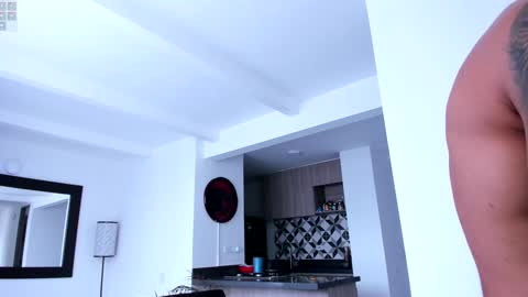 tony muscle1 online show from December 13, 8:26 pm