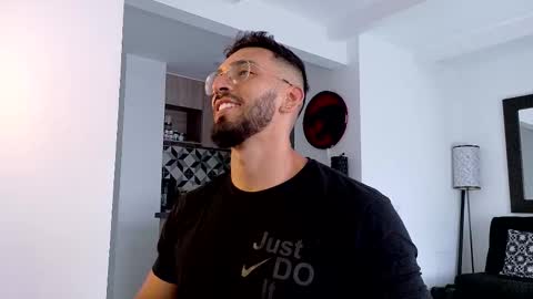 tony muscle1 online show from January 8, 9:28 pm