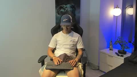 Snapshot of tony_petrov chatting on October 5, 5:28 am tony_petrov online show from October 5, 5:28 am