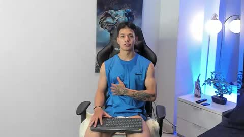 Snapshot of tony_petrov chatting on October 13, 7:19 am tony_petrov online show from October 13, 7:19 am