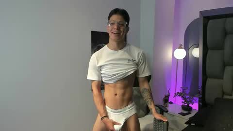 Snapshot of tony_petrov chatting on November 12, 1:33 pm tony_petrov online show from November 12, 1:33 pm