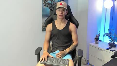 Snapshot of tony_petrov chatting on November 14, 2:49 pm tony_petrov online show from November 14, 2:49 pm