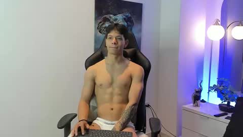 Snapshot of tony_petrov chatting on November 21, 12:15 pm tony_petrov online show from November 21, 12:15 pm