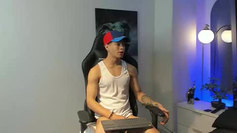 Snapshot of tony_petrov chatting on November 24, 11:43 am tony_petrov online show from November 24, 11:43 am