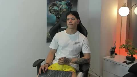 Snapshot of tony_petrov chatting on November 26, 1:34 pm tony_petrov online show from November 26, 1:34 pm