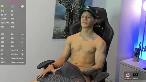 Snapshot of tony_petrov chatting on December 19, 4:30 am tony_petrov online show from December 19, 4:30 am