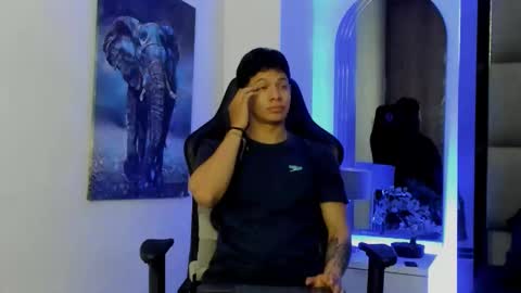 Snapshot of tony_petrov chatting on February 12, 5:46 am tony_petrov online show from February 12, 5:46 am