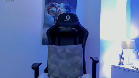 Snapshot of tony_petrov chatting on February 15, 7:51 am tony_petrov online show from February 15, 7:51 am