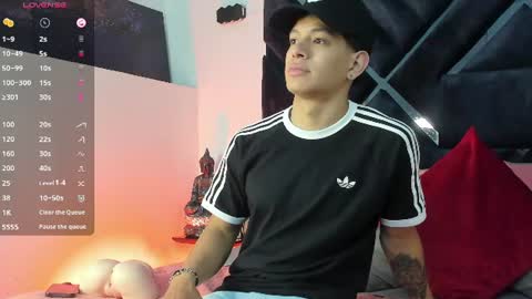 tony_petrov online show from June 11, 6:33 am