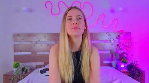 Tonya online show from December 18, 6:03 pm