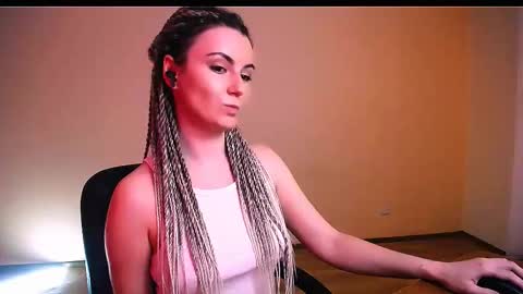 Snapshot of too_beautiful chatting on March 24, 6:46 pm Elizabeth online show from March 24, 6:46 pm