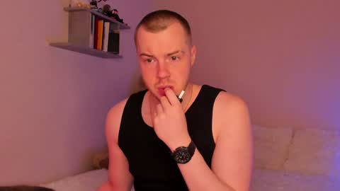 Snapshot of toohornyserj chatting on December 1, 8:20 pm toohornyserj online show from December 1, 8:20 pm