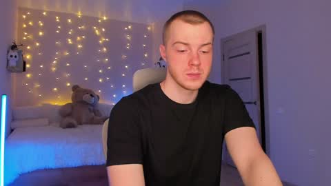 Snapshot of toohornyserj chatting on December 8, 7:54 pm toohornyserj online show from December 8, 7:54 pm