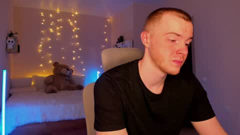 Snapshot of toohornyserj chatting on December 8, 11:08 pm toohornyserj online show from December 8, 11:08 pm