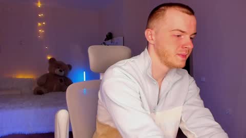 Snapshot of toohornyserj chatting on December 10, 11:08 pm toohornyserj online show from December 10, 11:08 pm