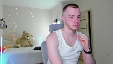 Snapshot of toohornyserj chatting on December 17, 11:38 pm toohornyserj online show from December 17, 11:38 pm