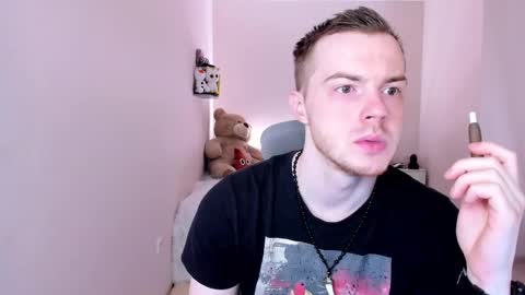 Snapshot of toohornyserj chatting on February 22, 11:24 pm toohornyserj online show from February 22, 11:24 pm