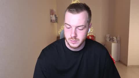 Snapshot of toohornyserj chatting on December 13, 10:04 pm toohornyserj online show from December 13, 10:04 pm