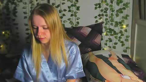 Snapshot of top_magical_girls chatting on February 2, 9:13 pm Alice and Sandra online show from February 2, 9:13 pm