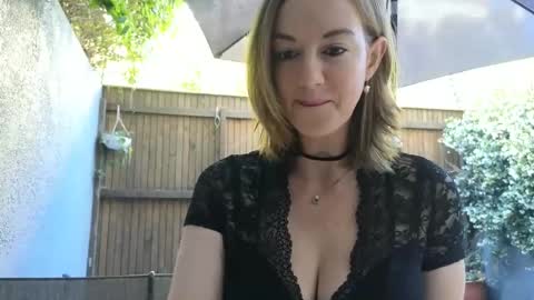 Snapshot of topsywilde chatting on November 20, 8:25 am Topsy online show from November 20, 8:25 am