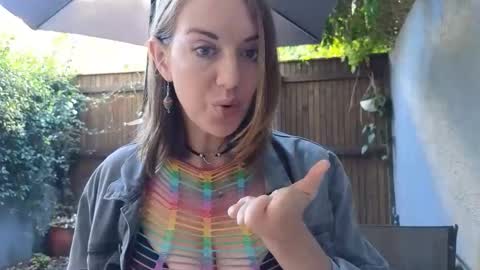 Snapshot of topsywilde chatting on February 19, 7:26 am Topsy online show from February 19, 7:26 am