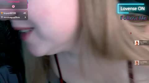 Snapshot of tori_blond chatting on December 20, 7:37 am tori_blond online show from December 20, 7:37 am