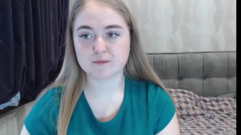 Snapshot of tori_blond chatting on February 14, 6:32 am tori_blond online show from February 14, 6:32 am