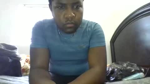 Snapshot of torontoguy420401 chatting on December 15, 7:21 pm Zemen online show from December 15, 7:21 pm