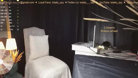 Snapshot of totally_spy chatting on November 9, 7:28 am Madam Viktoria Vacation in Portugal 2811 - 0412 online show from November 9, 7:28 am