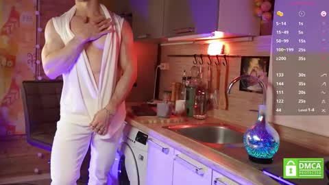 Snapshot of touch_of_eros chatting on November 5, 4:01 am Paul online show from November 5, 4:01 am