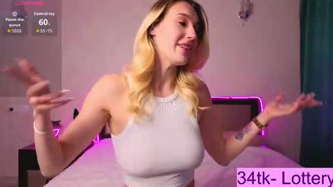 Snapshot of toxicdollkiss chatting on June 15, 9:39 pm ToxicDollKiss online show from June 15, 9:39 pm