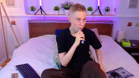Snapshot of toxicpassion chatting on April 12, 10:09 am Max online show from April 12, 10:09 am