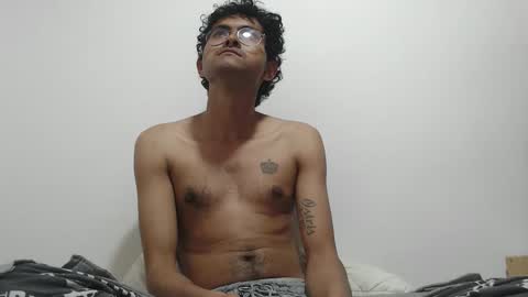 Snapshot of toy_sweet chatting on May 9, 9:31 pm Xander online show from May 9, 9:31 pm