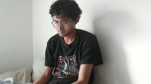 Snapshot of toy_sweet chatting on May 11, 7:22 pm Xander online show from May 11, 7:22 pm