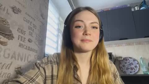 Mia online show from February 11, 8:30 am