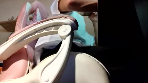 Snapshot of toyboysquirt chatting on December 16, 10:53 am toyboysquirt online show from December 16, 10:53 am