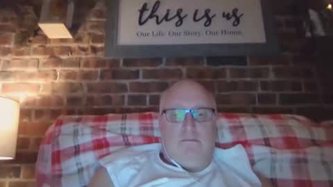 Snapshot of toyota1969 chatting on December 18, 12:38 am toyota1969 online show from December 18, 12:38 am