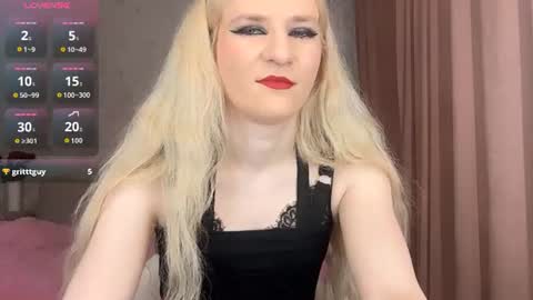 Snapshot of traceeorellama chatting on June 16, 4:42 pm Tracy online show from June 16, 4:42 pm